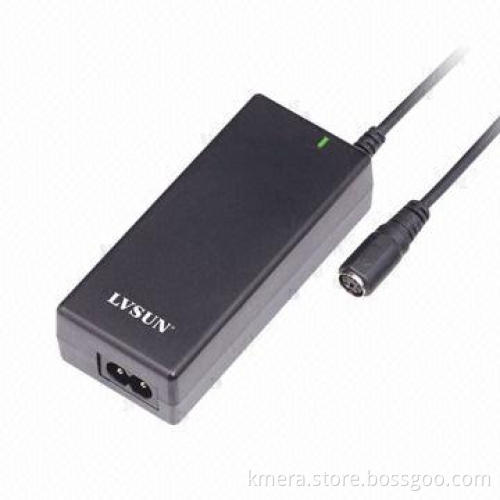 High-efficiency 70W Laptop Universal AC Adapters, Compact Size with Thickness 25.5mm, Enough Power